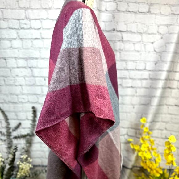 Woolrich Ruana Color block Shawl Poncho Cape Burgundy Gray Rose One Size - Picture 9 of 14